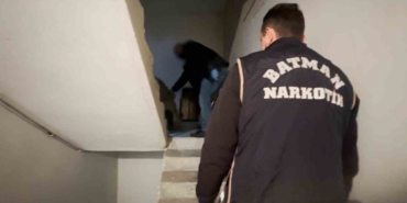 batmanda-uyusturucu-operasyonu-5-kilo-400-gram-esrar-ele-gecirildi-9DHBjnlJ.jpg