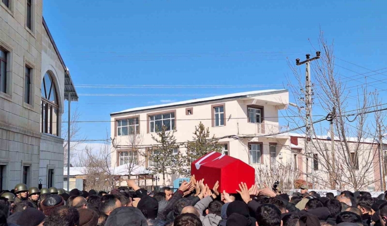 bingol-diyarbakir-kara-yolunda-meydana-gelen-trafik-kazasi-1aiUqyI9.jpg