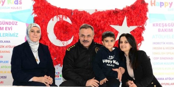 Bingöl Emniyet Müdürü'nden Şehit Polis Ailesine Anlamlı Ziyaret Bingöl Emniyet Müdürü’nden Şehit Polis Ailesine Anlamlı Ziyaret