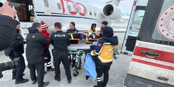 Bingöl'de Kalçası Kırılan Çocuk, Ambulans Uçakla Ankara'ya Sevk Edildi Bingöl’de Kalçası Kırılan Çocuk, Ambulans Uçakla Ankara’ya Sevk Edildi