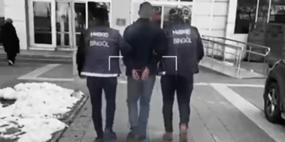 Bingöl'de Uyuşturucu Operasyonu: 24 Kilo 900 Gram Skunk Ele Geçirildi Bingöl’de Uyuşturucu Operasyonu: 24 Kilo 900 Gram Skunk Ele Geçirildi