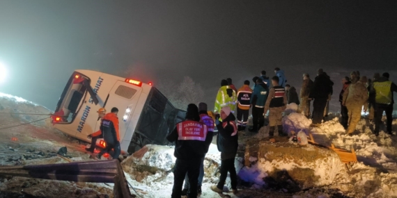 Bingöl'de Yolcu Otobüsü Devri, 4 Ölü 38 Yaralı Bingöl’de Yolcu Otobüsü Devri, 4 Ölü 38 Yaralı