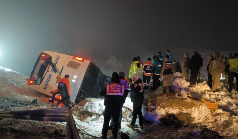 bingolde-yolcu-otobusu-devri-4-olu-38-yarali-X3N1pGfh.jpg