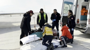 bitliste-trafik-kazasinda-yaralanan-samet-yilmaz-ankaraya-sevk-edildi-CjITEarG.jpg