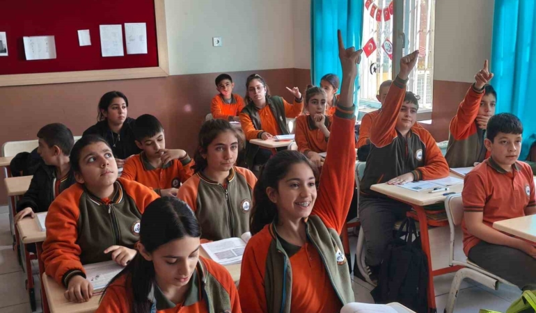 cemisgezekte-ogrenciler-icin-bisiklet-yarisi-basladi-GZUC3qd6.jpg