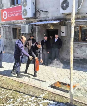darende-ilce-muftulugu-personeline-yangin-guvenligi-egitimi-verildi-hl7Vj4Oa.jpg