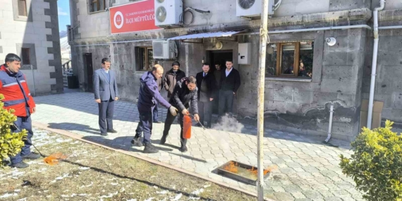 Darende İlçe Müftülüğü Personeline Yangın Güvenliği Eğitimi Verildi Darende İlçe Müftülüğü Personeline Yangın Güvenliği Eğitimi Verildi