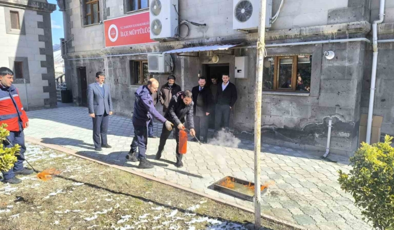 darende-ilce-muftulugu-personeline-yangin-guvenligi-egitimi-verildi-hl7Vj4Oa.jpg