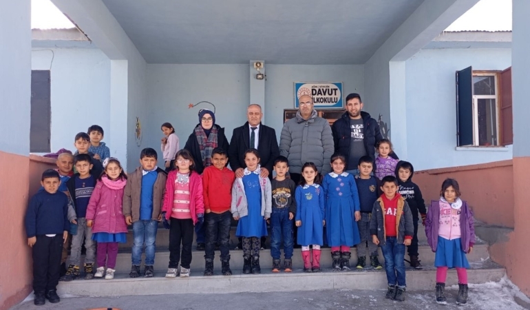 diyadin-ilce-milli-egitim-muduru-remzi-isik-okul-ziyaretlerine-devam-ediyor-seMp231r.jpg