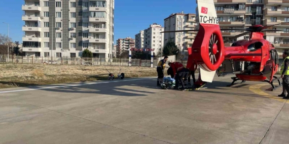Diyarbakır Kulp'ta Kalp Krizi Geçiren Vatandaşa Hızlı Müdahale Diyarbakır Kulp’ta Kalp Krizi Geçiren Vatandaşa Hızlı Müdahale