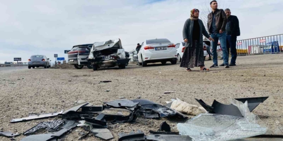 Diyarbakır'da Togg ve Fiat Tofaş Kazası: 4 Yaralı Diyarbakır’da Togg ve Fiat Tofaş Kazası: 4 Yaralı