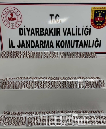 diyarbakirda-uyusturucu-operasyonu-5-bin-570-kapsul-ele-gecirildi-egDdpRFX.jpg