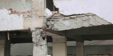 diyarbakirda-uyusturucu-yuvasi-haline-gelen-ipek-sever-apartmani-stRVYZF4.jpg