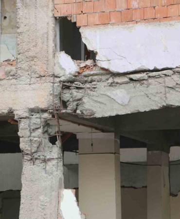 diyarbakirda-uyusturucu-yuvasi-haline-gelen-ipek-sever-apartmani-stRVYZF4.jpg