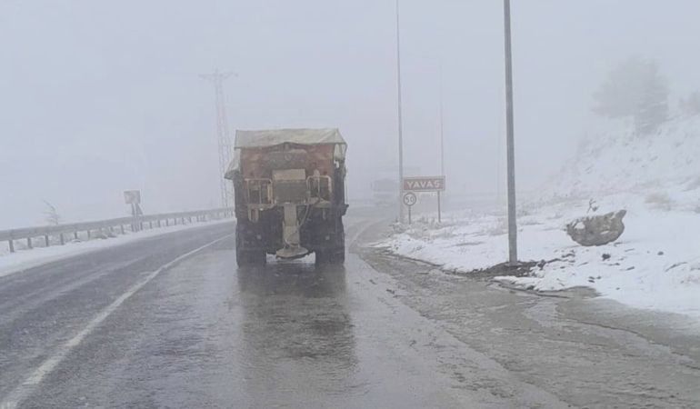 elazig-belediyesi-karla-mucadele-calismalarina-araliksiz-devam-ediyor-vyZ5IvNQ.jpg