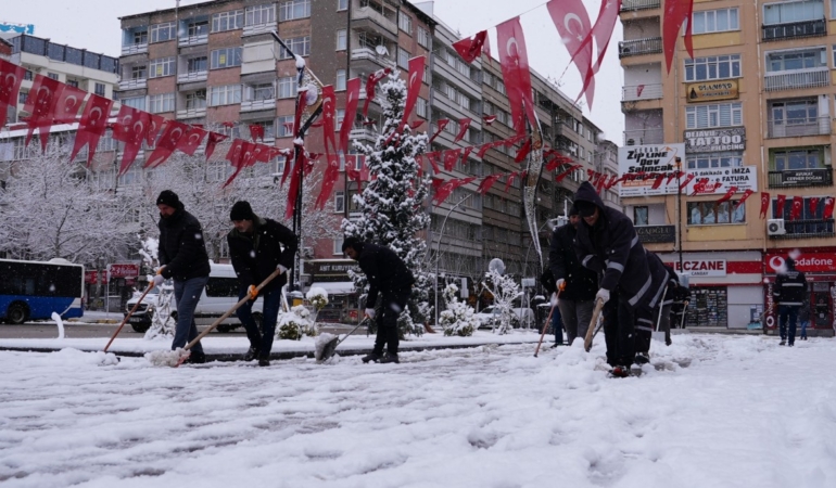 elazig-belediyesinden-yogun-karla-mucadele-calismalari-2mRtBIVs.jpg