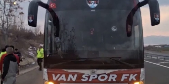 Elazığ Valisi Hatipoğlu'ndan Çıkan Olaylara İlişkin Açıklama: 3 Kişi Gözaltında Elazığ Valisi Hatipoğlu’ndan Çıkan Olaylara İlişkin Açıklama: 3 Kişi Gözaltında