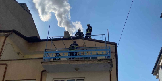 Elazığ’da 4 Katlı Binanın Bacasında Yangın Çıktı