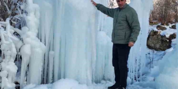Elazığ'da Buz Sarkıtları ile Görsel Şölen Elazığ’da Buz Sarkıtları ile Görsel Şölen