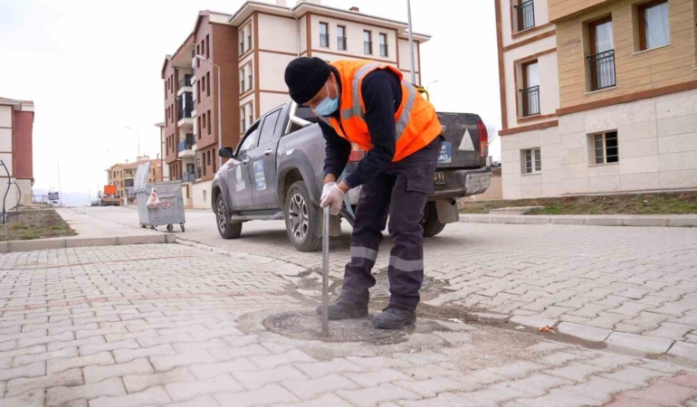 elazigda-hasere-ilaclama-calismalari-kis-aylarinda-devam-ediyor-dEVyprKC.jpg