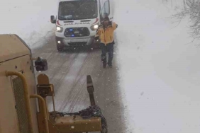 elazigda-kar-engeline-takilan-hastaya-ekipler-seferber-oldu-rU4cnYbI.jpg