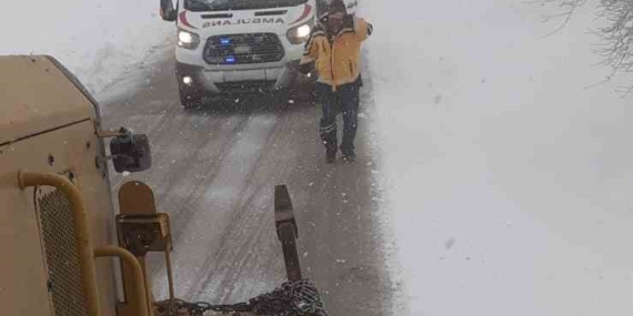 Elazığ'da Kar Engeline Takılan Hastaya Ekipler Seferber Oldu Elazığ’da Kar Engeline Takılan Hastaya Ekipler Seferber Oldu