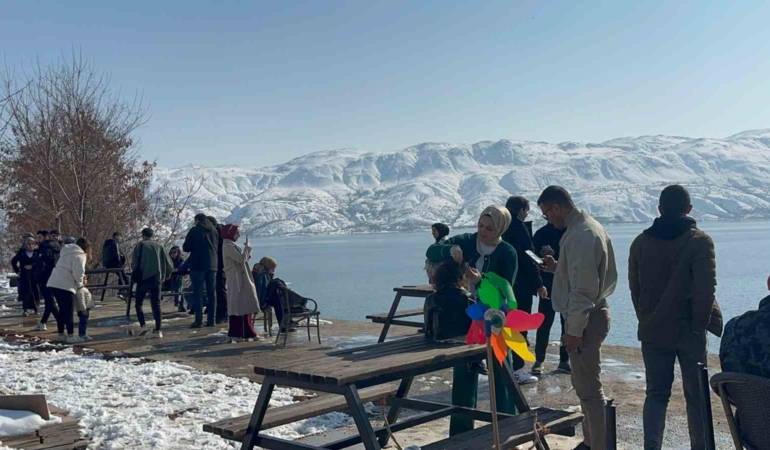 elazigda-kar-manzarasi-buyuledi-hazar-golu-ve-hazar-baba-dagina-ziyaretci-akini-8JZt1nUt.jpg