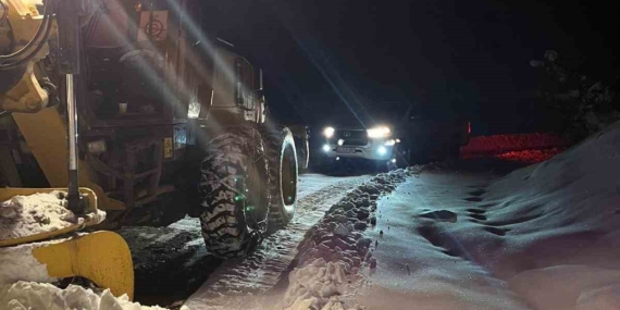 Elazığ'da Kar Yağışı Sonrası Köy Yollarında Çalışmalar Devam Ediyor Elazığ’da Kar Yağışı Sonrası Köy Yollarında Çalışmalar Devam Ediyor