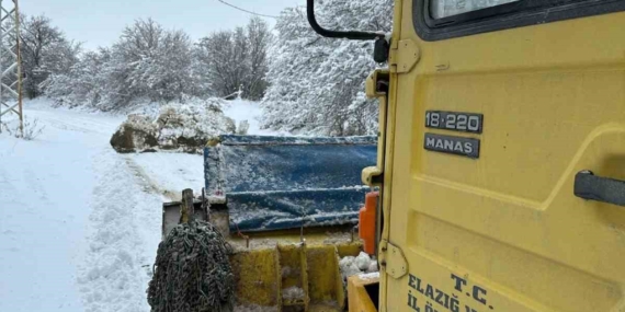 Elazığ'da Kar Yağışı Sonrası Köy Yollarını Açma Çalışmaları Devam Ediyor Elazığ’da Kar Yağışı Sonrası Köy Yollarını Açma Çalışmaları Devam Ediyor