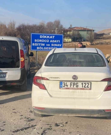 elazigda-otomobil-ile-hafif-ticari-arac-carpisti-2-yarali-nnOfieNp.jpg