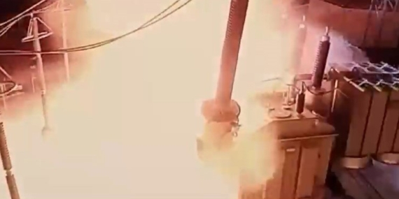 Elazığ'da TEİAŞ Trafo Patladı: Yangın Kontrol Altına Alındı Elazığ’da TEİAŞ Trafo Patladı: Yangın Kontrol Altına Alındı