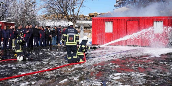 Elazığ’da Temel İtfaiye Eğitimi sona erdi Elazığ’da Temel İtfaiye Eğitimi sona erdi
