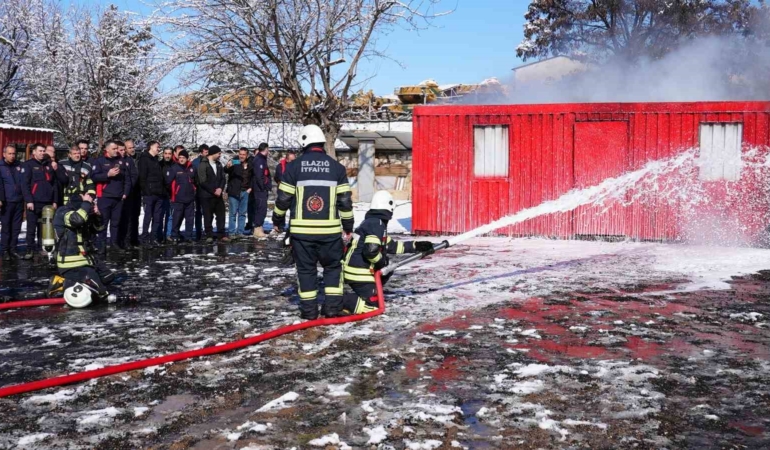 elazigda-temel-itfaiye-egitimi-sona-erdi-aChUkiBY.jpg