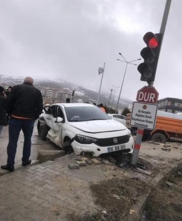 elazigda-trafik-kazasi-5-kisi-yaralandi-CupeOnv8.jpg