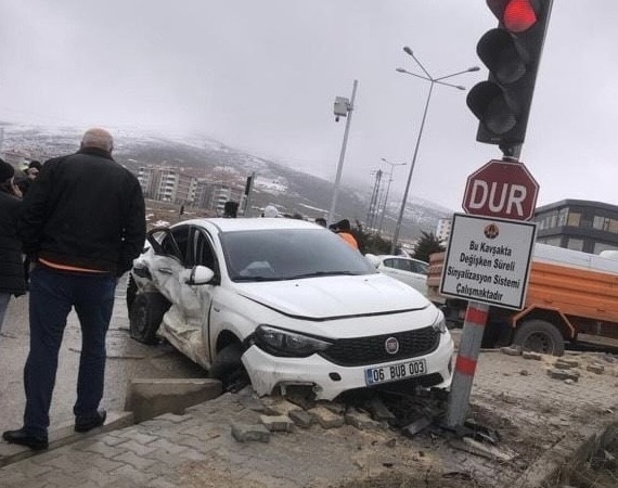 elazigda-trafik-kazasi-5-kisi-yaralandi-CupeOnv8.jpg