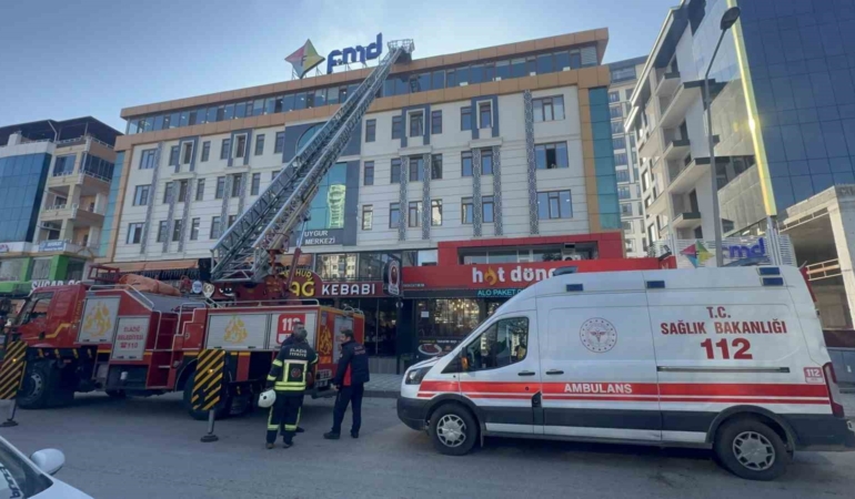 elazigda-yangin-panigi-kurs-binasi-bosaltildi-5QXYkBbc.jpg