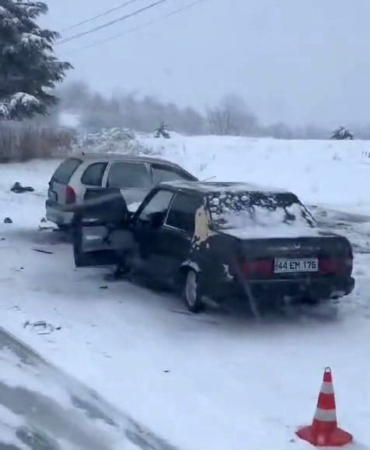 elazigda-zincirleme-trafik-kazasi-5-kisi-yaralandi-KAjGfnYp.jpg