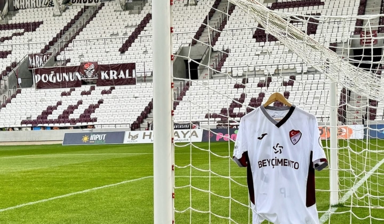 elazigspora-vanspor-macindaki-olaylar-nedeniyle-1-mac-seyircisiz-oynama-cezasi-verildi-lg3Sk262.jpg