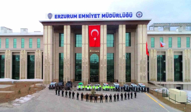 erzurum-emniyet-mudurlugu-2024-yili-narkotik-siber-gocmen-kacakciligi-ve-trafik-denetimleri-faaliyet-raporu-fjXrmKPf.jpg