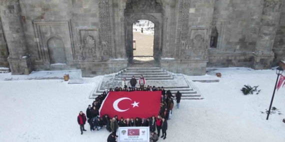Erzurum'da 'Gelecek Biziz' Projesi ile Öğrencilere Sosyal ve Kültürel Etkinlikler Erzurum’da ‘Gelecek Biziz’ Projesi ile Öğrencilere Sosyal ve Kültürel Etkinlikler