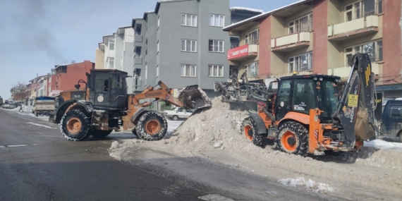 Erzurum'da Karla Mücadele Çalışmaları Hız Kesmeden Devam Ediyor Erzurum’da Karla Mücadele Çalışmaları Hız Kesmeden Devam Ediyor