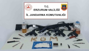 erzurumda-uyusturucu-operasyonu-cok-sayida-madde-ve-silah-ele-gecirildi-uROaYxNT.jpg