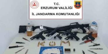 erzurumda-uyusturucu-operasyonu-cok-sayida-madde-ve-silah-ele-gecirildi-uROaYxNT.jpg