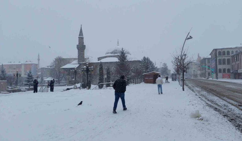erzurumda-yogun-kar-yagisi-ve-ulasim-sorunlari-2aMbwhl9.jpg