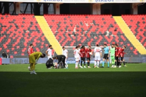 gaziantep-fk-sivasspor-mac-ozeti-1-1-esitlik-iOsdg1va.jpg