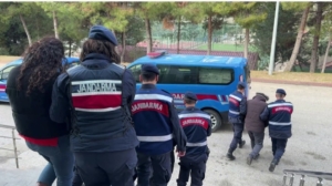 gaziantep-merkezli-dolandiricilik-cetesine-operasyon-17-milyon-tllik-suc-geliri-XOVnVwnY.jpg