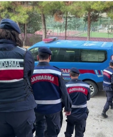 gaziantep-merkezli-dolandiricilik-cetesine-operasyon-17-milyon-tllik-suc-geliri-XOVnVwnY.jpg