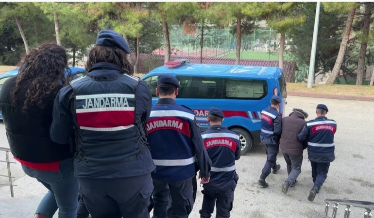 gaziantep-merkezli-dolandiricilik-cetesine-operasyon-17-milyon-tllik-suc-geliri-XOVnVwnY.jpg