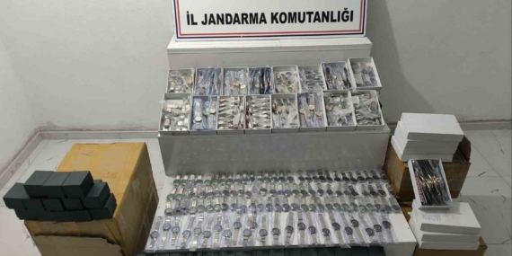 Gaziantep'te 2 Milyon TL Değerinde Kaçak Saat Operasyonu Gaziantep’te 2 Milyon TL Değerinde Kaçak Saat Operasyonu