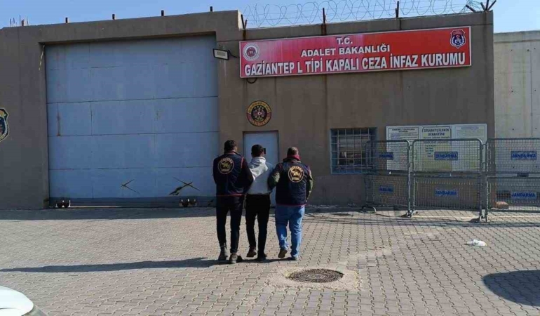gaziantepte-dolandiricilik-ve-yagma-suclarindan-aranan-iki-supheli-yakalandi-FGPPKOvg.jpg